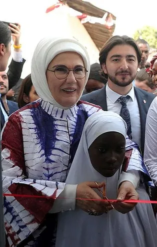 Son dakika: Emine Erdoğan, Gambiya'da cami ve okul açtı: Afrika küllerinden yeniden doğacaktır