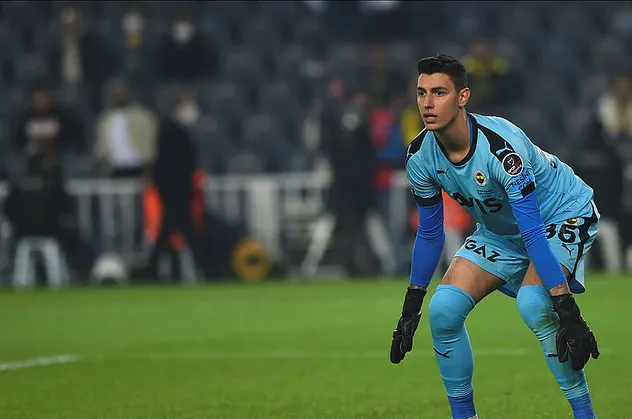 Beşiktaş'tan Fenerbahçe'ye transfer çalımı! Berke Özer Kartal mı oluyor?