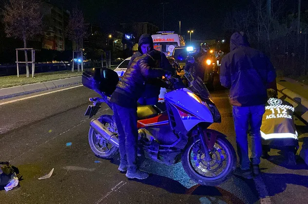 Şişli'de kontrolden çıkan motosiklet yan yattı: 2 ağır yaralı