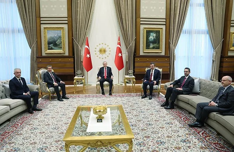 Başkan Recep Tayyip Erdoğan, KKTC Başbakanı Ünal Üstel'i Cumhurbaşkanlığı Külliyesi'nde kabul etti. Kabulde, Cumhurbaşkanı Yardımcısı Cevdet Yılmaz, KKTC Ankara Büyükelçisi İsmet Korukoğlu, Türkiye'nin Lefkoşa Büyükelçisi Yasin Ekrem Serim ve Cumhurbaşkanı Dış Politika ve Güvenlik Başdanışmanı Akif Çağatay Kılıç da yer aldı. (AA)