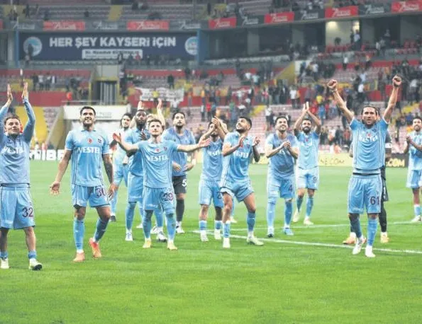 Umut Bozok ve Maxi Gomez AŞ