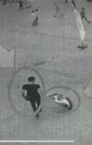 İstanbul'da şanlı Türk bayrağını yakarak dolaşan alçak tutuklandı