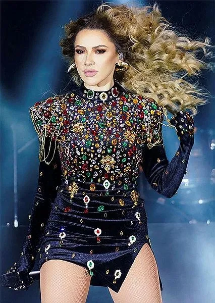 Yine duramadı! Hadise’den Mehmet Dinçerler’e olay gönderme