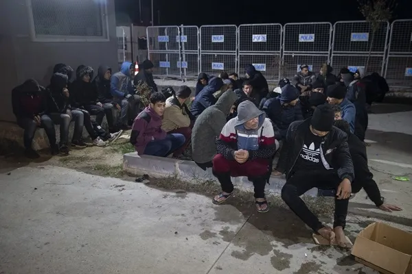 Yunan askerleri mültecileri darbedip zorla Türkiye'ye gönderdi-2