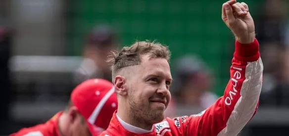 Formula-1 Dünya Şampiyonası'nda sezonun 16. yarışı Hindistan Grand Prix'sinde bu yılki 10. galibiyetini kazanan Red Bull-Renault'nun Alman pilotu Sebastian Vettel, sezonun bitimine 3 yarış kala üst üste 4. şampiyonluğunu ilan etti