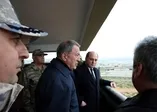 Bakan Akar İngiliz mevkidaşıyla sınır hattında | Video