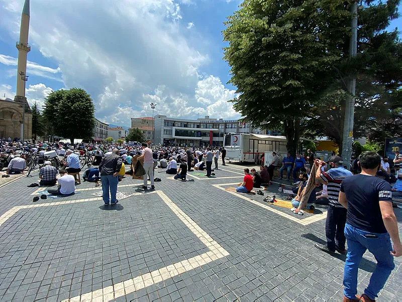 Koronavirüs vakaları tekrar artışta! Sokağa çıkma yasağı gelir mi? - 6