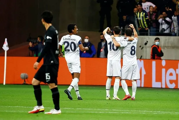 eintracht-frankfurt-fenerbahce-macinda-vardan-gelen-gol-mesut-ozil-1631820636367.jpeg