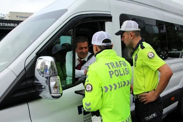 İstanbul'da okul servislerine denetim! Sürücülere 'dur' lambası cezası kesildi-4