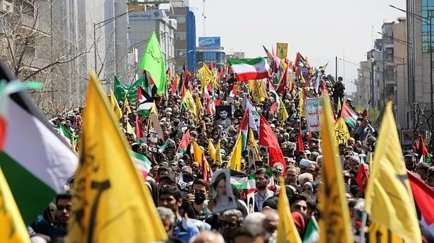 İran’da Dünya Kudüs Günü Yürüyüşü! Soykırımcı İsrail panikledi: 28 Büyükelçilik kapatıldı! Gözler Tahran’da