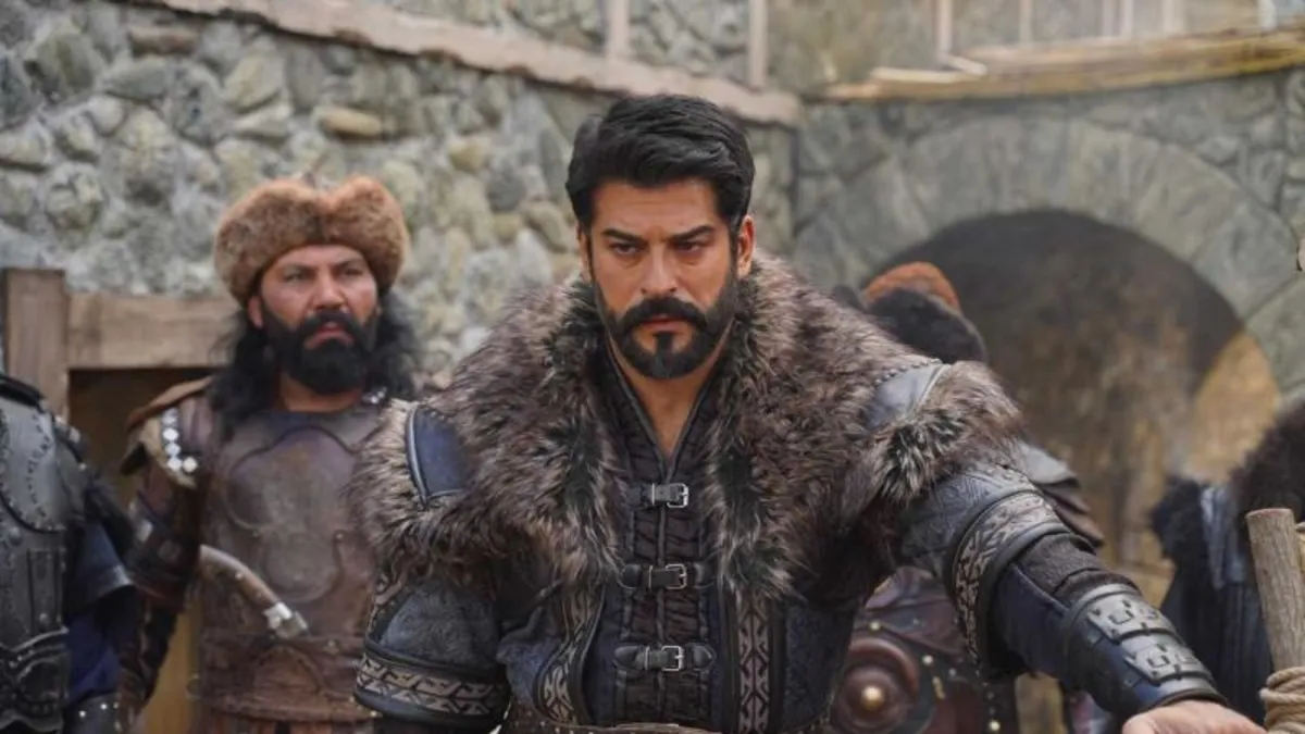 Burak Özçivit’ten 150 milyonluk 30 daire iddialarına yanıt: "Çıkan haberlerin hiçbir gerçekliği yoktur"