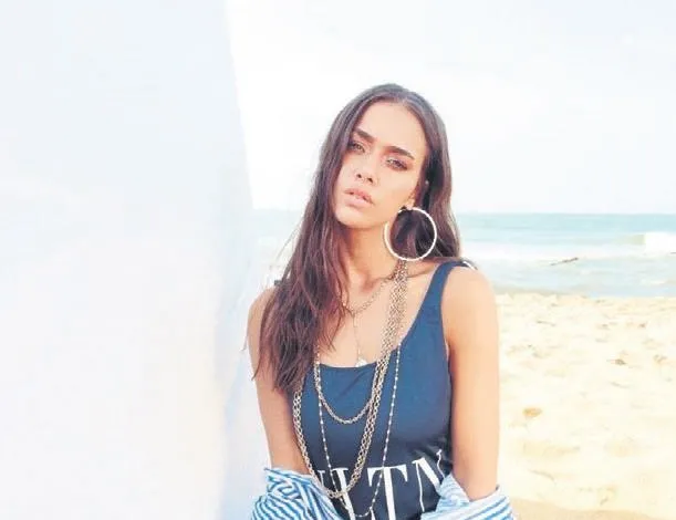 Duvarı tuval yaptı