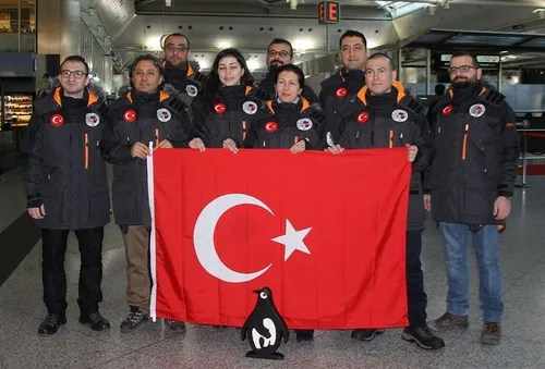 Antarktika'ya üs için ilk ekip yola çıktı-1