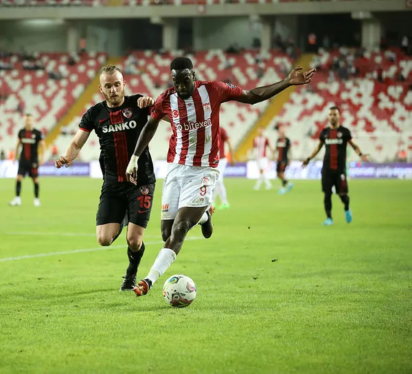 sivasspor-1-1-gaziantep-fk-sivasta-puanlar-paylasildi-1659811273943.jpg Sivasspor 1-1 Gaziantep FK! Sivas'ta puanlar paylaşıldı!-2