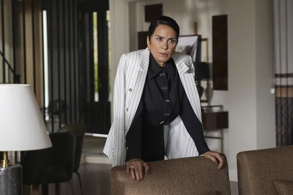 aldatmak-41-bolumuyle-nefes-keti-kahramanin-duygulari-aciga-cikti-oylum-evden-kovuldu-1697183973432.jpg Aldatmak 41. bölümüyle nefes keti: Kahraman’ın duyguları açığa çıktı! Oylum evden kovuldu-3