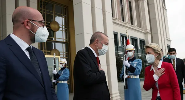 italyan-gazete-basbakan-draghiyi-yalanladi-ursula-von-der-leyen-michel-tarafindan-asagilanmis-hissediyor-1618347758405.jpg İtalyan gazete Başbakan Draghi'yi yalanladı: Ursula von der Leyen, Michel tarafından aşağılanmış hissediyor-1