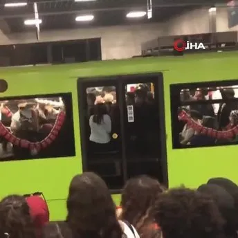 Bursa’da metro vagonunu ringe çevirdiler! O anlar kamerada