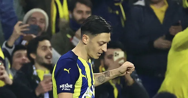 Mesut Özil, Avrupa kariyerinde toplamda 7 teknik direktörle çalışırken Fenerbahçe'de 1 sene içerisinde 4 hoca gördü