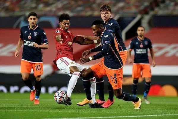 Turuncu-Lacivertliler İstanbul’da devirdiği Manchester United’a deplasmanda yenildi! Başakşehir tepetaklak-2