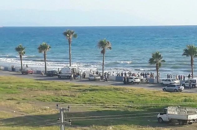 Denize giren kardeşlerden biri boğuldu