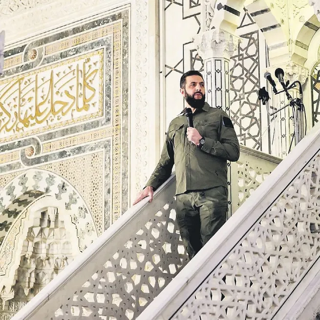 Emevi camii’nde halka seslendi