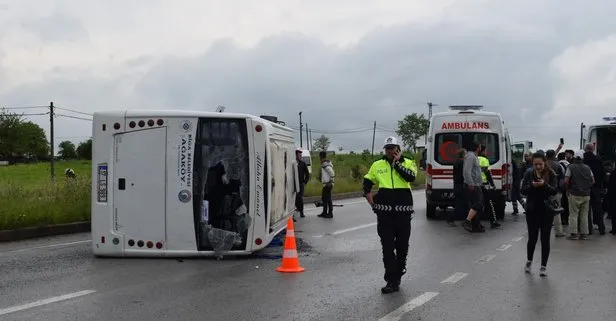 Son dakika... Çanakkale'de üniversite öğrencilerini taşıyan minibüs devrildi! Yaralılar var