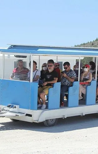 Salda Gölü'nün Beyaz Adalar kısmı araç girişine kapatıldı! Elektrikli araçla ulaşım dönemi