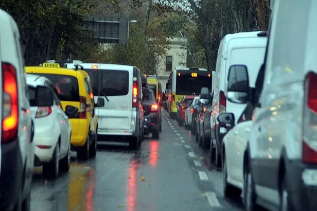 istanbulda-lodos-trafik-durma-noktasina-geldi-guncel-yol-durumu-haritasi-1638198421407.jpeg İstanbul'da lodos! Trafik durma noktasına geldi... | Güncel yol durumu haritası-4