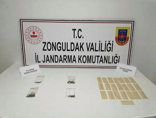 Zonguldak'ta durdurulan bir otomobilden uyuşturucu ve cinsel gücü artırıcı hap çıktı-1