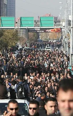 Barzani'nin partisinin ofisi ateşe verildi!