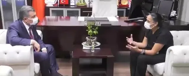 Sağlık Bakanı Fahrettin Koca Keçiören Eğitim ve Araştırma Hastanesi’nde saldırı girişimine uğrayan sağlık çalışanlarını ziyaret etti