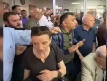chpde-kurultay-krizi-bayramlasmaya-sicradi-1780000098909.jpeg CHP’de kurultay krizi bayramlaşmaya sıçradı! CHP'li Cevdet Akay’a “Özel’e destek açıklaması yapmadın” tepkisi yağdı-3