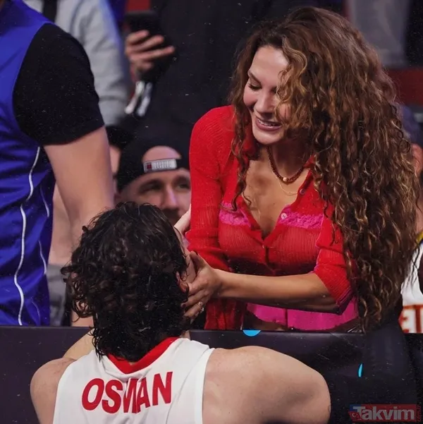 Kameralara Yansıdı 2025 Avrupa Basketbol Şampiyonası'nda (Eurobasket 2025) Çeyrek Finalindetürkiye Polonya'yı 91-77 Yenerek Yarı Finale Yükseldi. Ayak...