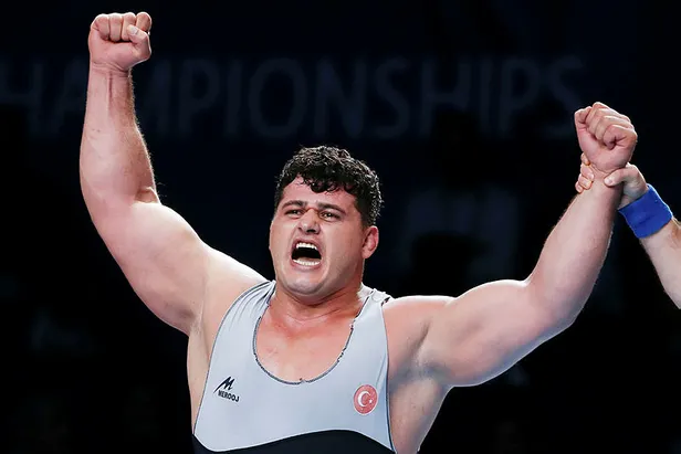 Dünya şampiyonu Rıza Kayaalp yurda döndü-1