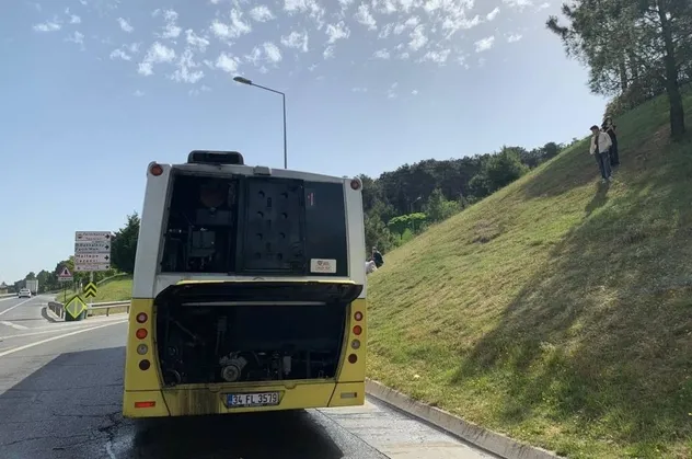 Son dakika: Kartal'da içinde yolcu bulunan İETT otobüsünde korkutan yangın