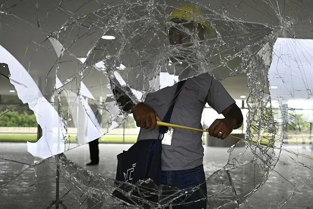 1673292221447.jpeg Brezilya'daki ABD ve CIA destekli darbe girişiminde 1200 kişi gözaltına alındı!-11