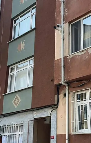 Bayrampaşa'da akılalmaz hırsızlık! 22 yıllık ev sahibinin anahtarını kopyaladı kasasını boşalttı