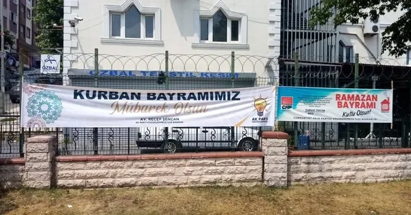 CHP'li Küçükçekmece Belediyesi'nden yeni bir skandal daha! Kurban Bayramı yerine Ramazan Bayramı afişi astırdılar!-1