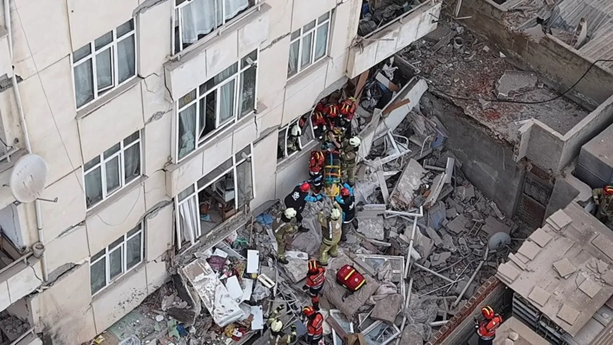 Maltepe’de çöken binada 4 kaçak kat iddiası! “Kaldıracağından çok daha fazla yük koymuşsunuz”