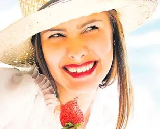 Bedene kırmızı cazibe