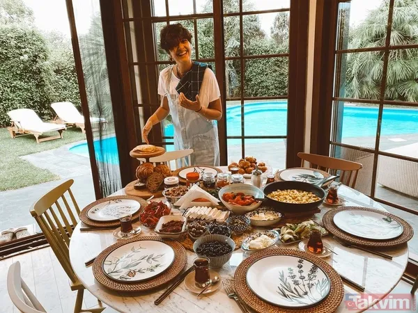 Zeynep Koçak elinde paspasla Boğaz manzaralı evini dip köşe temizledi! O anları anbean yayınladı! “Koltukları çektim her yeri...” - 12