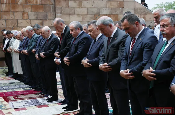 Malazgirt Zaferi'nin 951. yılı! Başkan Erdoğan cuma namazını zafer meydanında kıldı - 31