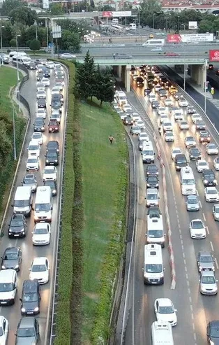 İstanbul'da trafik çilesi: Yoğunluk yüzde 70'e dayandı | YOL DURUMU