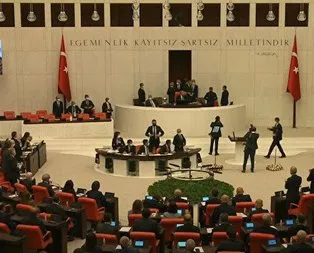 CHP ve HDP Cumhurbaşkanı geldiğinde ayağa kalkmadı