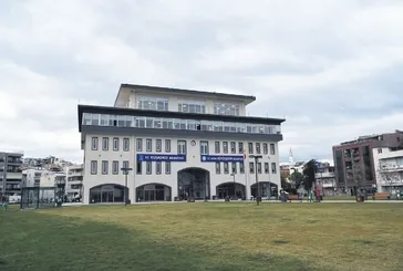 ‘Tezcangiller’in kuşkafesi