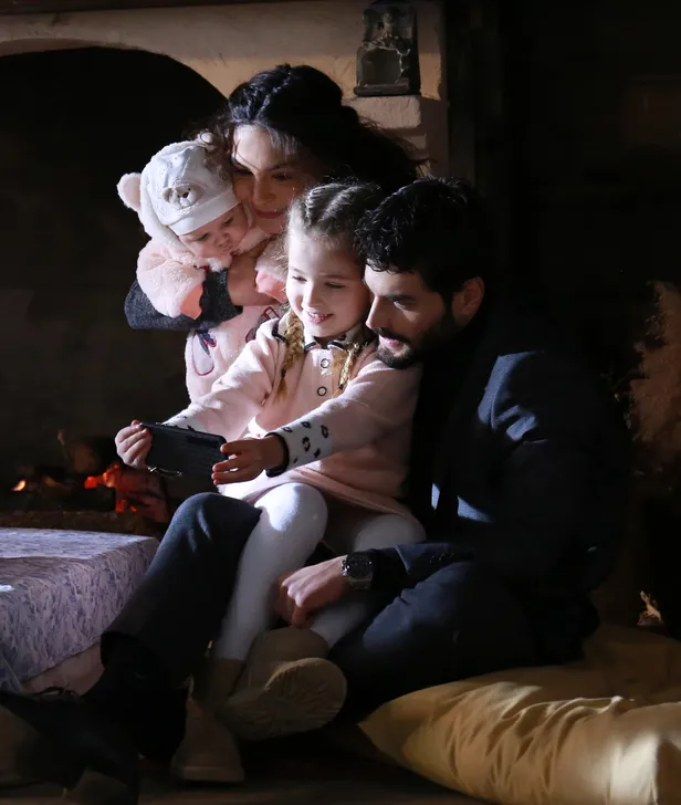 hercainin-50-bolumunde-tum-gercekler-ortaya-cikiyor-1607074181986.jpg Hercai'nin 50. bölümünde tüm gerçekler ortaya çıkıyor! "Sen bana annemi geri verebilecek misin?"-2