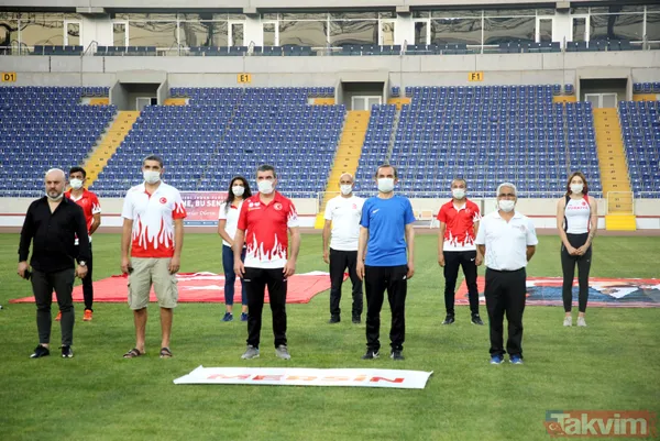 19 Mayıs saat 19.19'da tüm Türkiye İstiklal Marşı için tek ses oldu! - 13