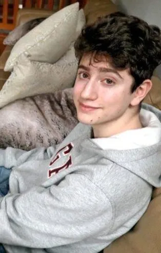 nCoV2019live isimli platformun kurucusu 17 yaşındaki Avi Schiffmann 8 milyon dolarlık reklam anlaşmasını reddetti