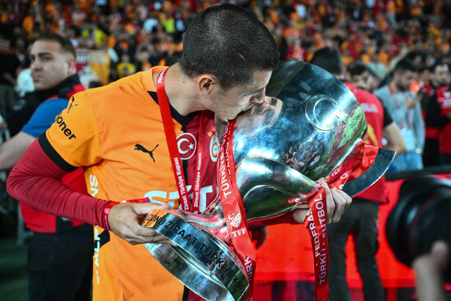 Galatasaray'dan transferde ters köşe! O tarihte teklif yapılacak - 16