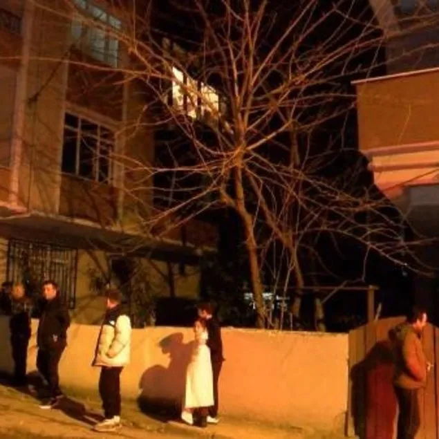 Madde bağımlısı evini ateşe verdi